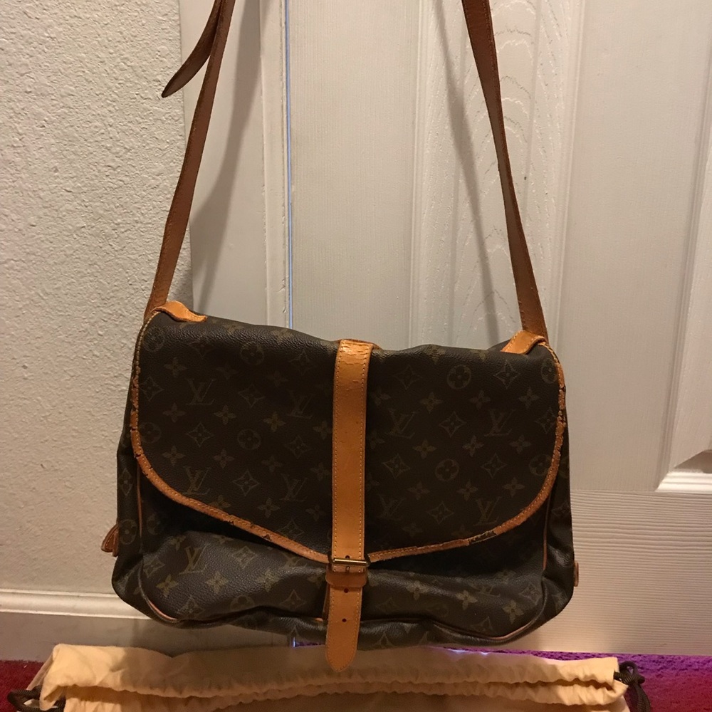 Louis Vuitton Samur 35
